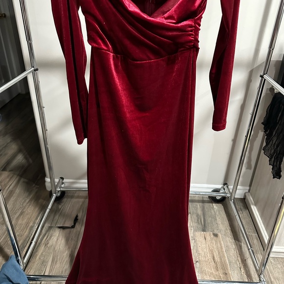 Formal dress - Picture 2 of 8